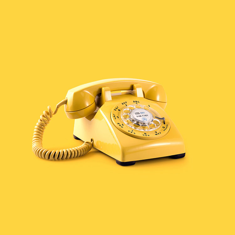 昔ながらの黄色い電話機